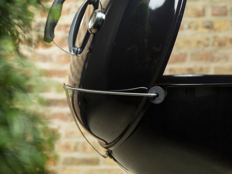 Угольный гриль Weber Master-Touch GBS E-5750 57 см, черный 14701004 фото