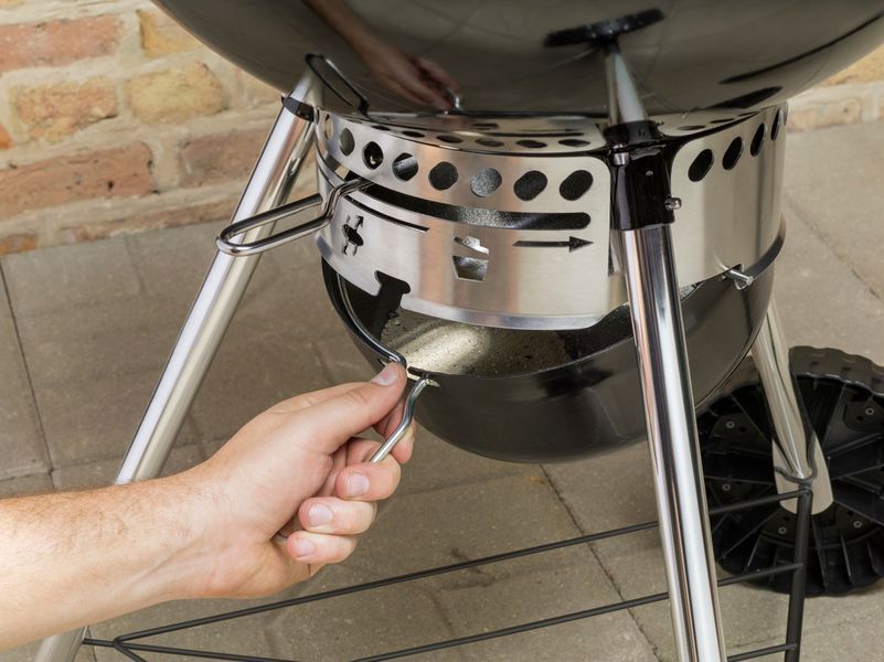 Угольный гриль Weber Master-Touch GBS E-5750 57 см, черный 14701004 фото